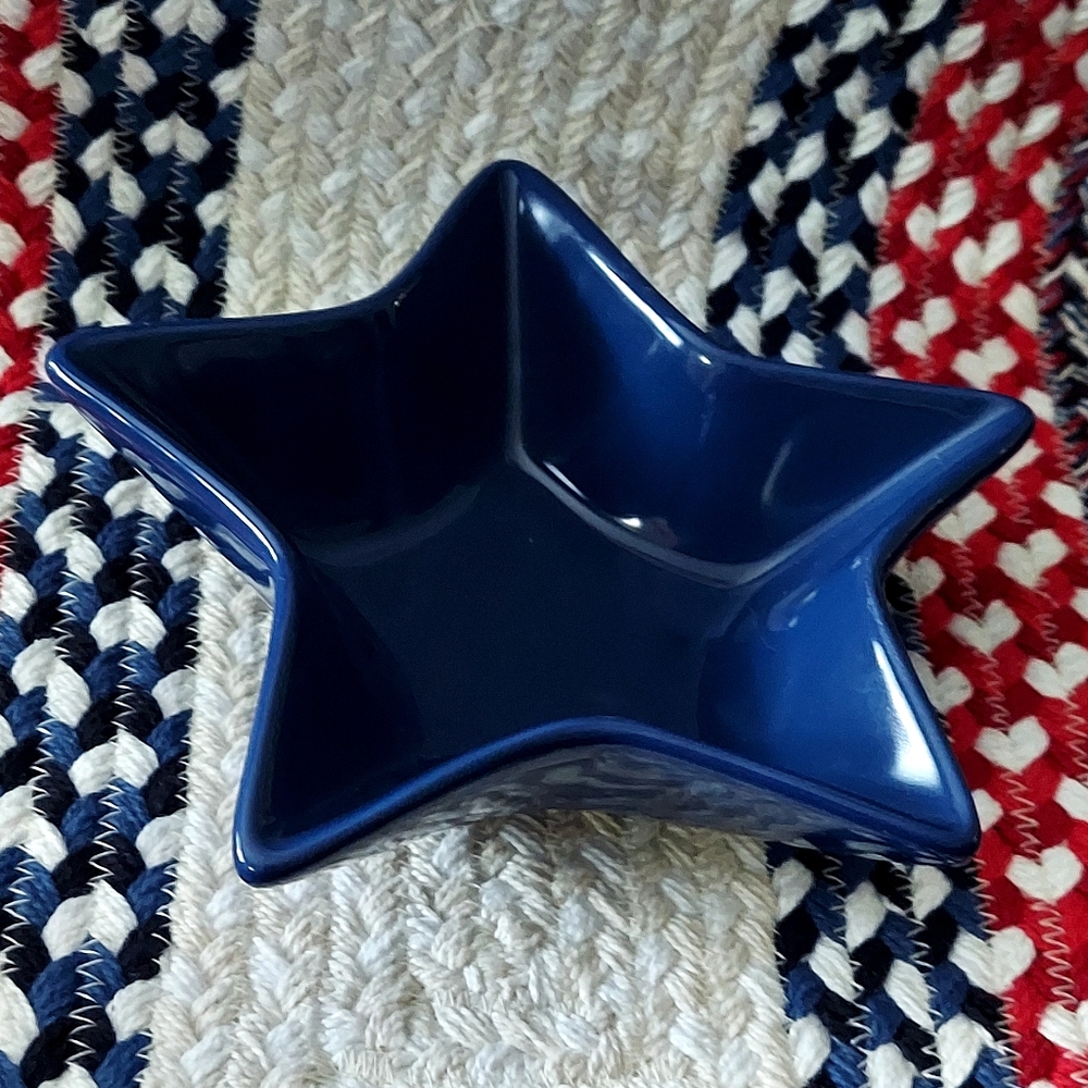 4th of July Set of 2 Hausenware Star Shaped Dishes - Picture 4 of 10